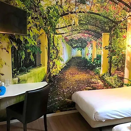 Hotel Velsen 2*