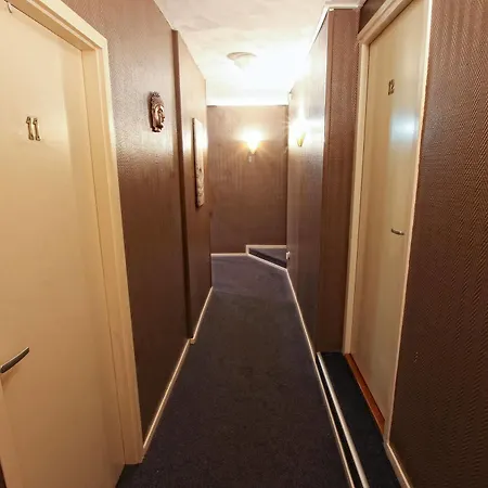 Hotel Velsen 2*